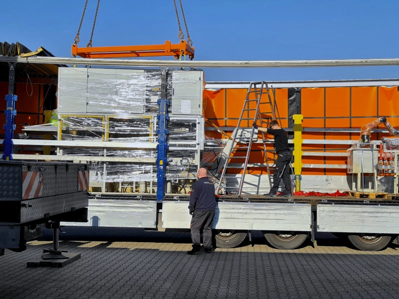 Verladung der 100. Vertikaldrehmaschine Verladung der 100. Vertikaldrehmaschine